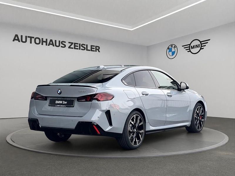 Gebraucht BMW 220 Performance 170 PS (125 kW) 2026 M brooklyn grau Coupé