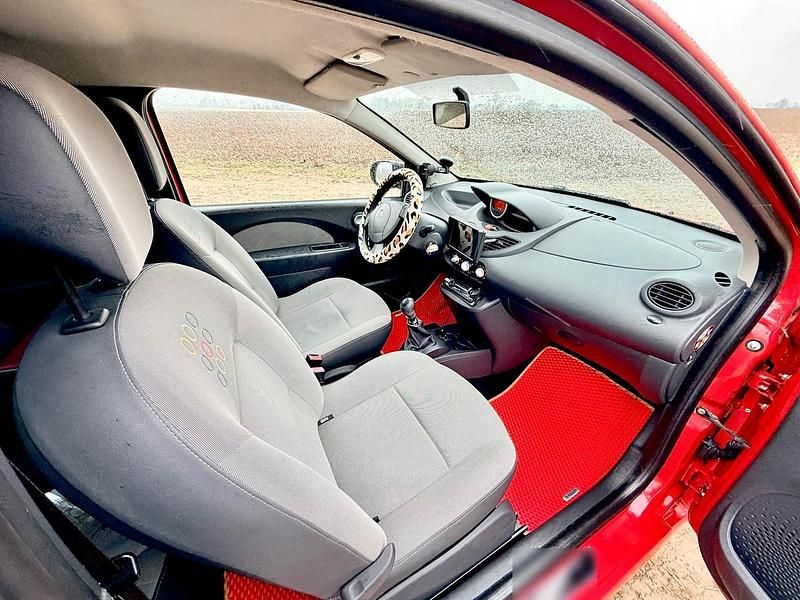 Gebraucht Renault Twingo 75 PS (55 kW) 2011 Rot Kleinwagen