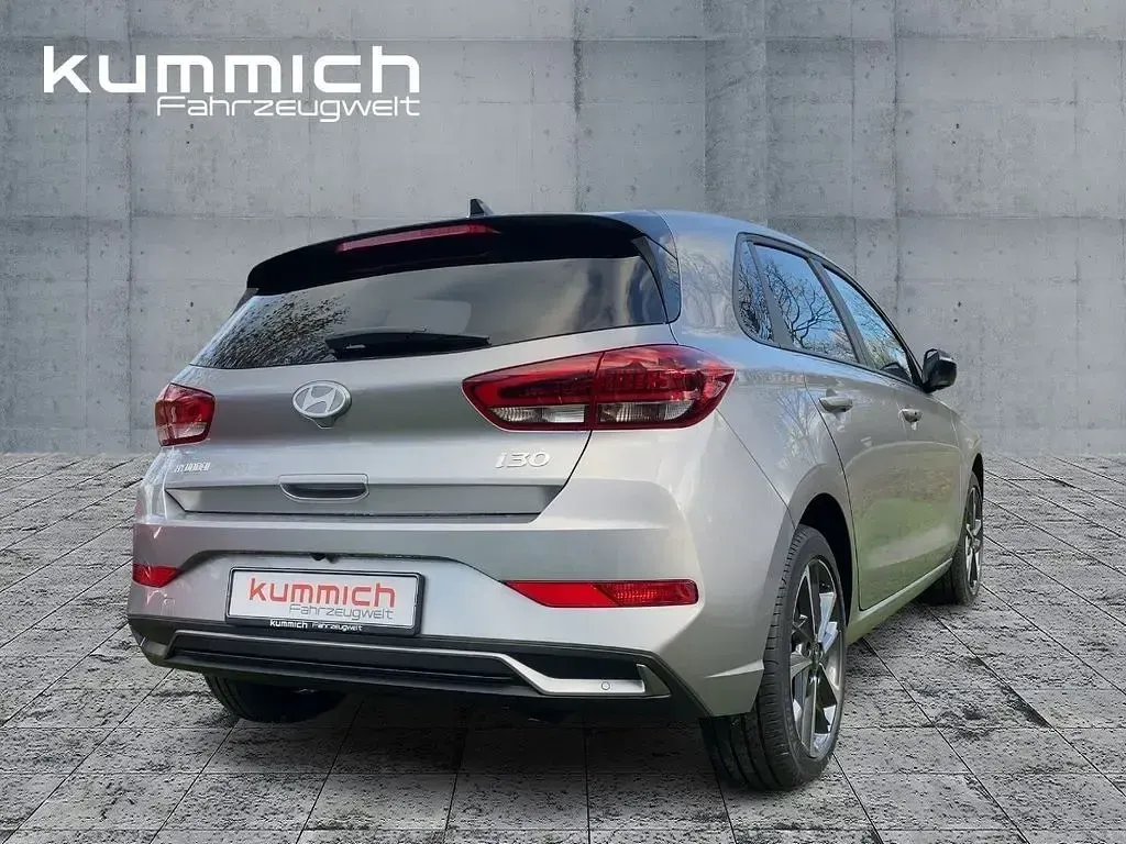 Gebraucht Hyundai i30 Advantage 140 PS (102 kW) 2024 Shimmering silver (silber) Limousine