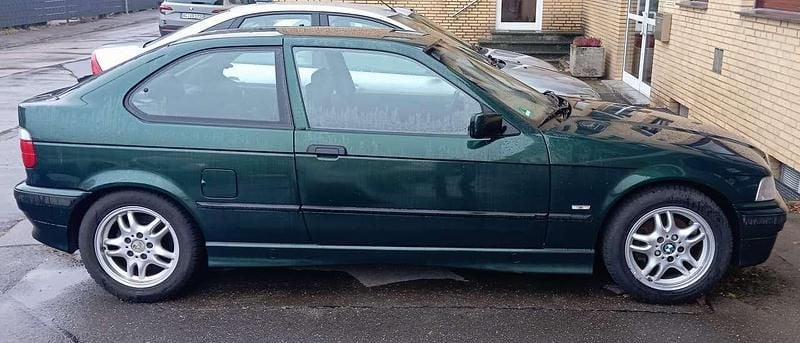 Grün Gebraucht 1998 BMW 316 Limousine | 3.500 € (Fairer Preis) - Bild 1/4