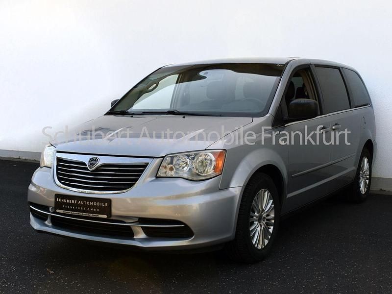 Billet silver) (silber Gebraucht 2014 Lancia Voyager Van / Kleinbus | 11.990 € (Fairer Preis) - Bild 1/4