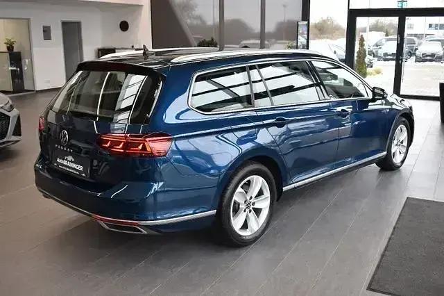 Używany VW Passat Elegance 150 KM (110 kW) 2022 Niebieski Kombi