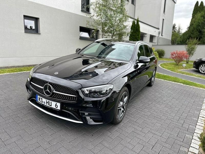 Schwarz Gebraucht 2021 Mercedes E300 AMG Kombi | 30.500 € (Superpreis) - Bild 1/4