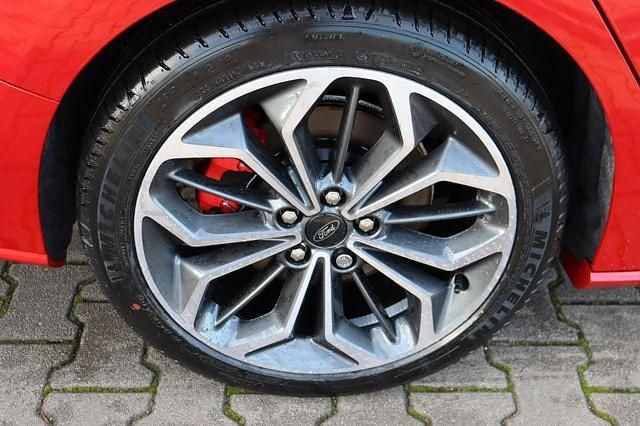 Neu Ford Focus ST-Line X 155 PS (114 kW) 2025 Fantastic red metallic Kombi