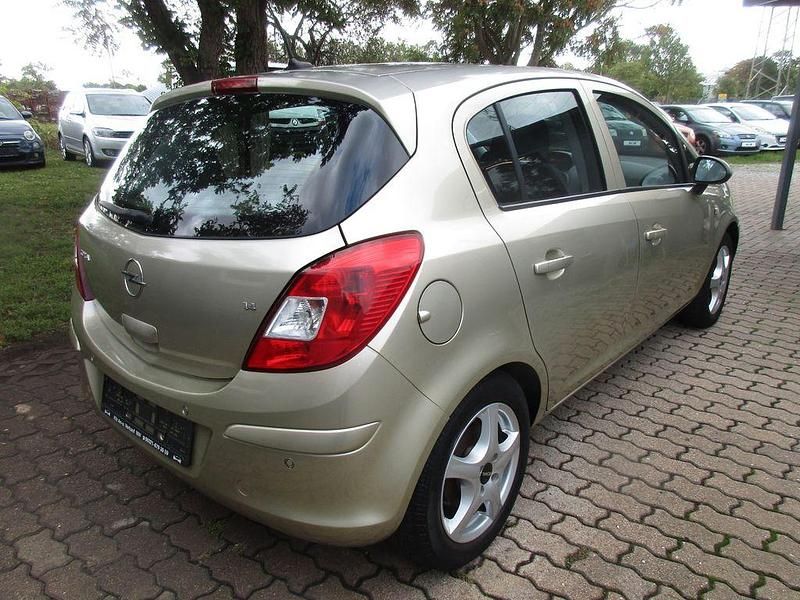 Gebraucht Opel Corsa Edition 90 PS (66 kW) 2008 Silber Limousine
