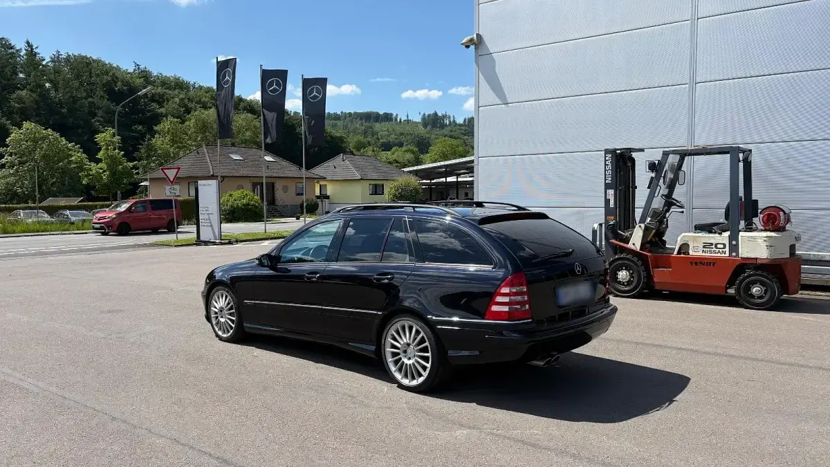 Używany Mercedes C280 231 KM (169 kW) 2005 Czarny Kombi