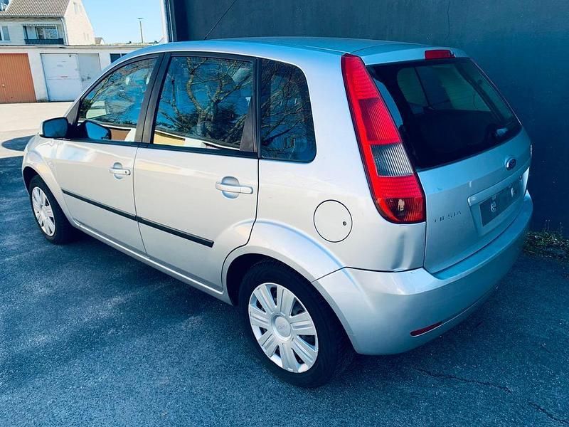 Gebraucht Ford Fiesta 60 PS (44 kW) 2005 Silber Kleinwagen