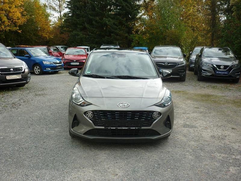 Gebraucht Hyundai i10 Intro Edition 84 PS (61 kW) 2020 Braun Kleinwagen