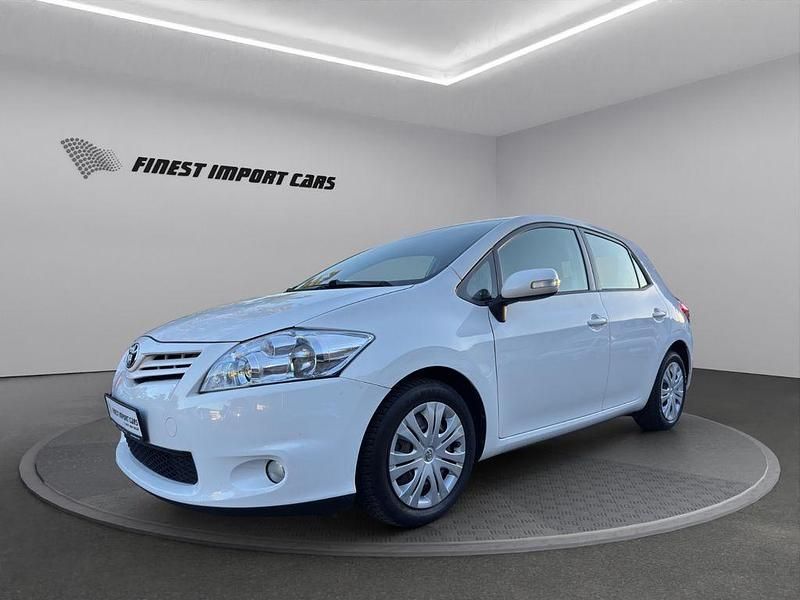 Weiß Gebraucht 2010 Toyota Auris Life+ Limousine | 5.550 € (Fairer Preis) - Bild 1/4