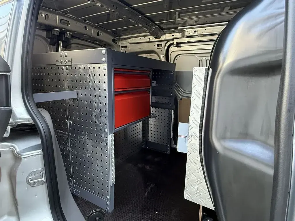 Używany Ford Transit Connect 101 KM (74 kW) 2023 Srebrny Minivan