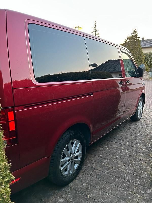 Rot Gebraucht 2021 VW T6.1 Trendline Van | 39.500 € - Bild 1/4