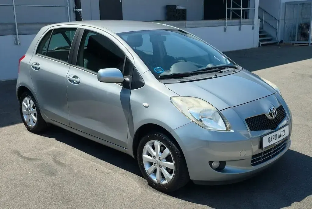Gebraucht Toyota Yaris 70 PS (51 kW) 2008 Silber Kleinwagen