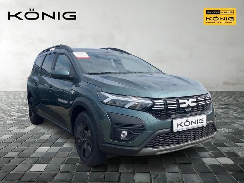 Neu Dacia Jogger Expression 110 PS (80 kW) 2025 Grün Van / Kleinbus