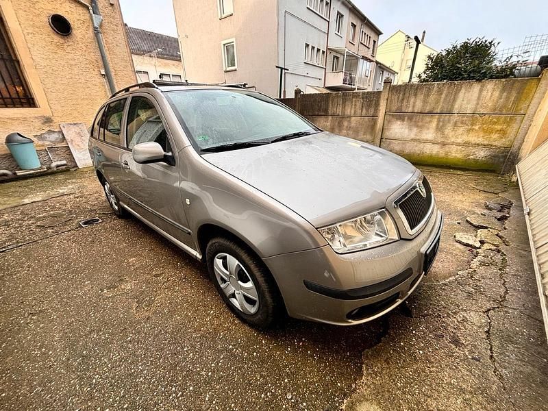 Grau Gebraucht 2006 Skoda Fabia Kombi | 1.600 € (Etwas zu teuer) - Bild 1/4