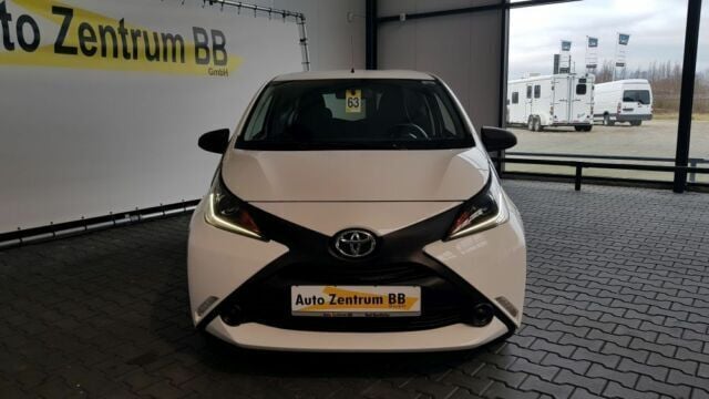 Gebraucht Toyota Aygo 69 PS (50 kW) 2014 Weiß Kleinwagen