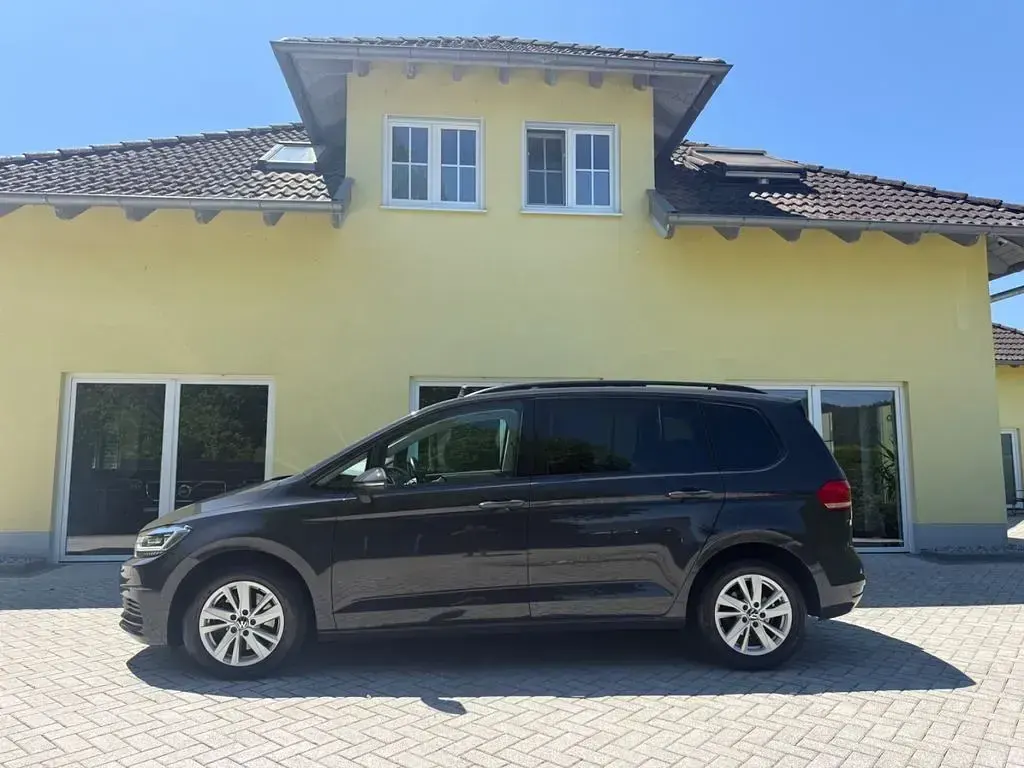 Gebraucht VW Touran Comfortline 116 PS (85 kW) 2020 Grau Van / Kleinbus