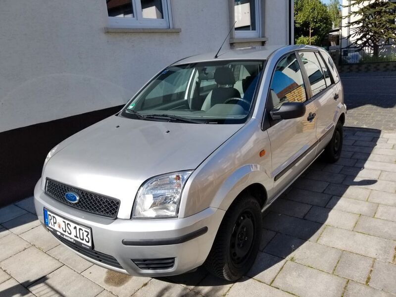 Grau Gebraucht 2005 Ford Fusion Limousine | 3.500 € (Fairer Preis) - Bild 1/4