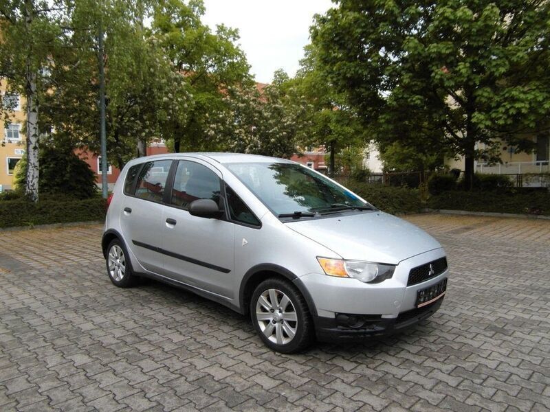 Gebraucht Mitsubishi Colt 95 PS (69 kW) 2011 Silber Limousine