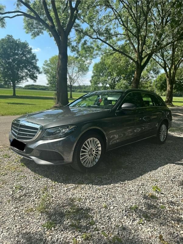 Grau Gebraucht 2017 Mercedes C220 Exclusive Kombi | 23.990 € (Etwas zu teuer) - Bild 1/4