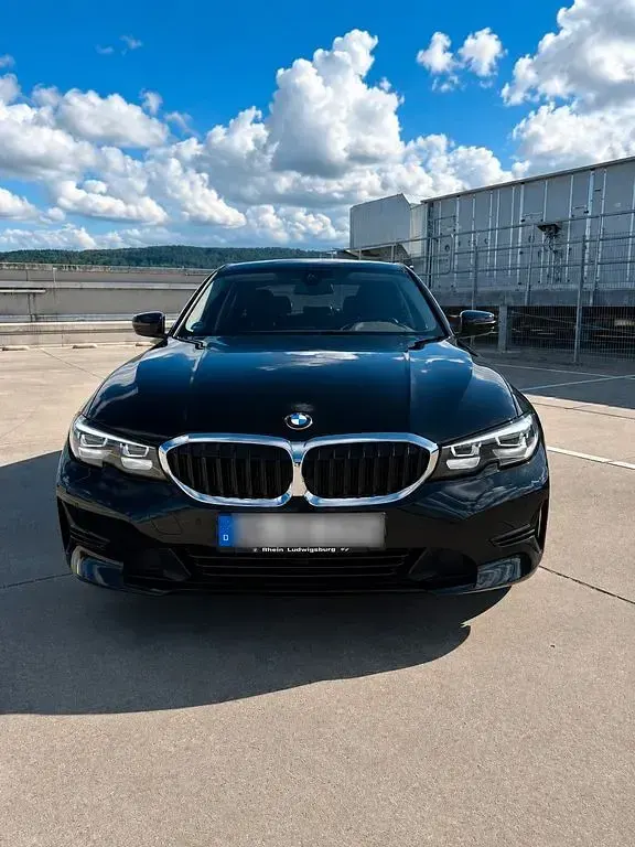 Gebraucht BMW 318 Advantage 156 PS (114 kW) 2021 Schwarz Limousine