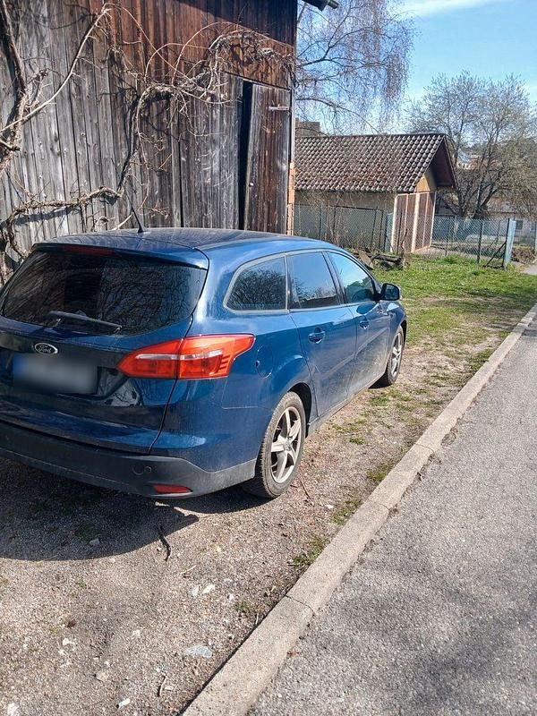 Gebraucht Ford Focus Trend 125 PS (91 kW) 2017 Blau Kombi