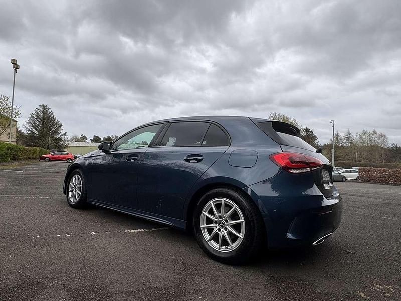 Gebraucht Mercedes A180 136 PS (100 kW) 2019 Blau Kleinwagen