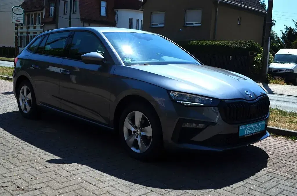 Gebraucht Skoda Scala Essence 95 PS (69 kW) 2024 Graphite grey Kleinwagen