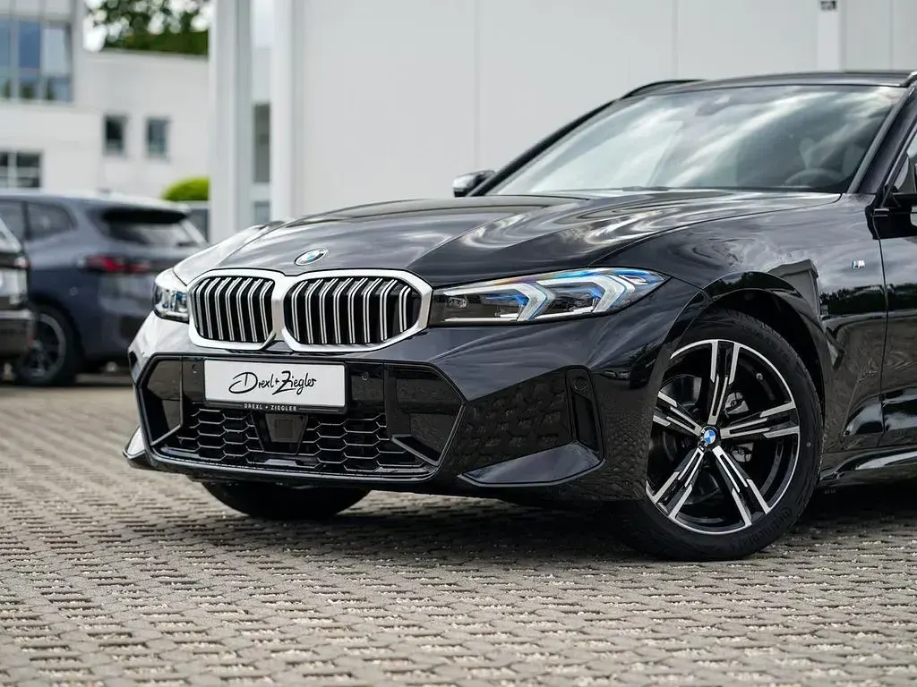 Gebraucht BMW 320 M Sport 190 PS (139 kW) 2025 Saphirschwarz metallic Kombi