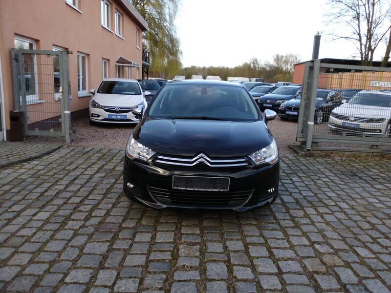 Gebraucht Citroën C4 SELECTION 95 PS (69 kW) 2014 Schwarz Limousine