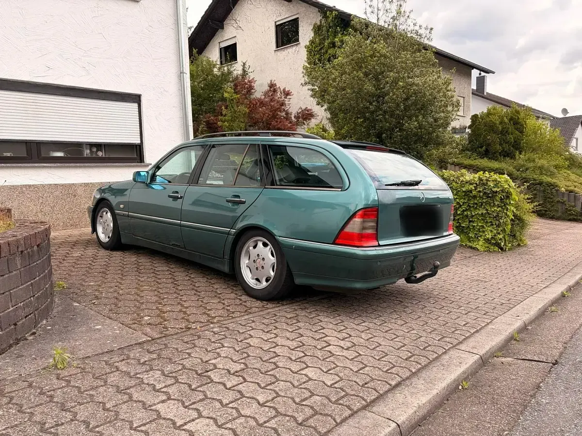 Gebraucht Mercedes C240 Elegance 170 PS (125 kW) 1998 Grün Kombi