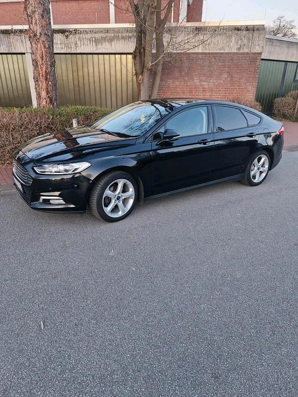 Gebraucht Ford Mondeo 150 PS (110 kW) 2016 Schwarz Limousine