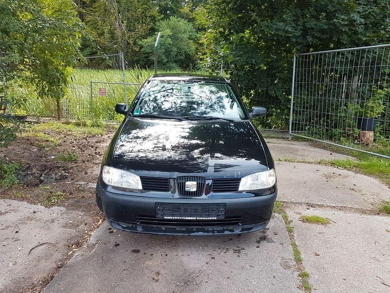 Schwarz Gebraucht 2001 Seat Ibiza Limousine | 1.111 € (Fairer Preis) - Bild 1/4
