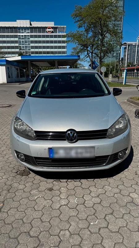 Silber Gebraucht 2011 VW Golf VI Limousine | 8.900 € - Bild 1/4