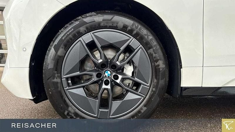 Gebraucht BMW iX 300 kW (408 PS) 2025 Weiß SUV