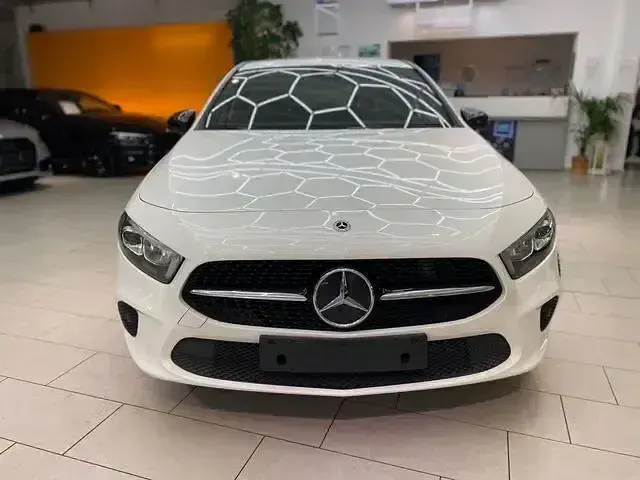 Gebraucht Mercedes A200 Progressive 163 PS (119 kW) 2018 Polarweiss Limousine