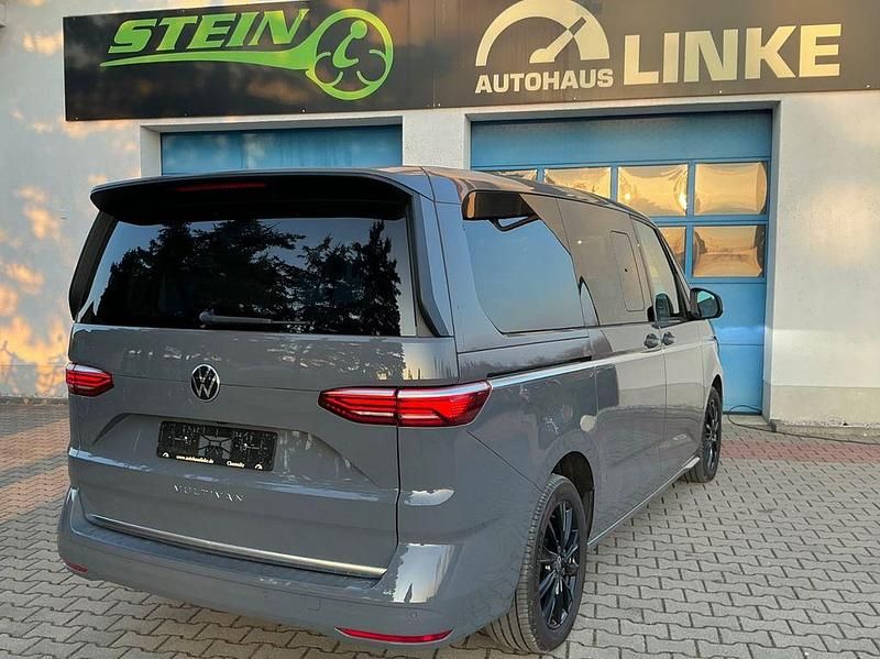 Gebraucht VW Multivan Style 150 PS (110 kW) 2024 Pure grey Van