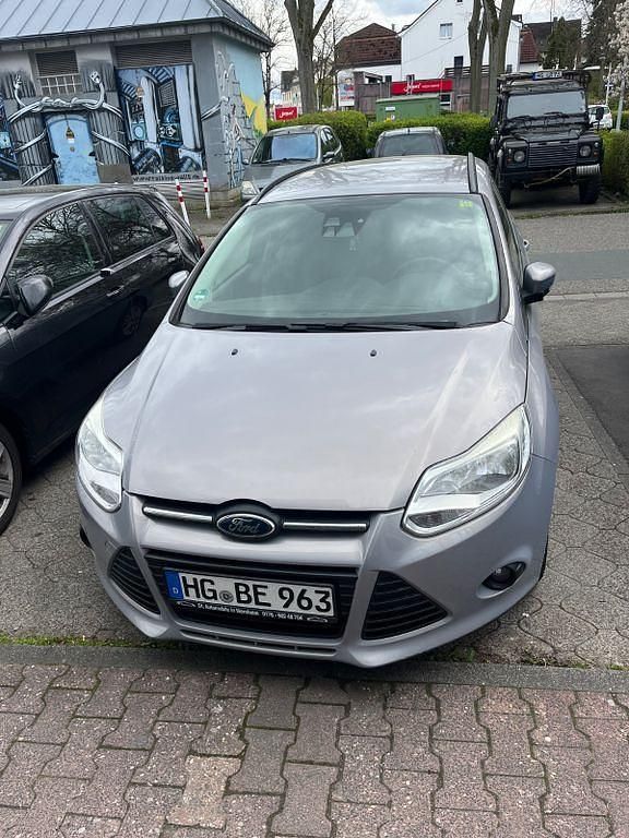 Gebraucht Ford Focus Trend 116 PS (85 kW) 2011 Grau Limousine