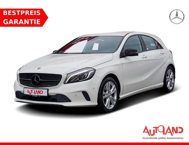 Zirrusweiß Gebraucht 2018 Mercedes A180 Urban Limousine | 16.990 € (Fairer Preis) - Bild 1/4
