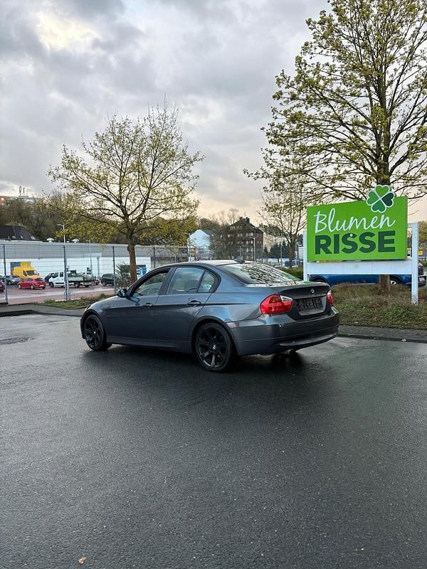 Gebraucht BMW 320 2007 Grau Limousine