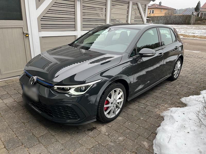 Grau Gebraucht 2021 VW Golf VIII GTE Kleinwagen | 21.950 € (Fairer Preis) - Bild 1/4