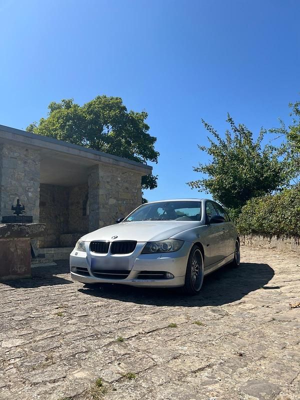 Gebraucht BMW 320 150 PS (110 kW) 2005 Grau Limousine