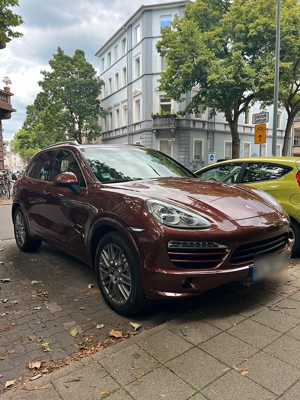 Rot Gebraucht 2012 Porsche Cayenne SUV | 21.500 € (Teuer) - Bild 1/4