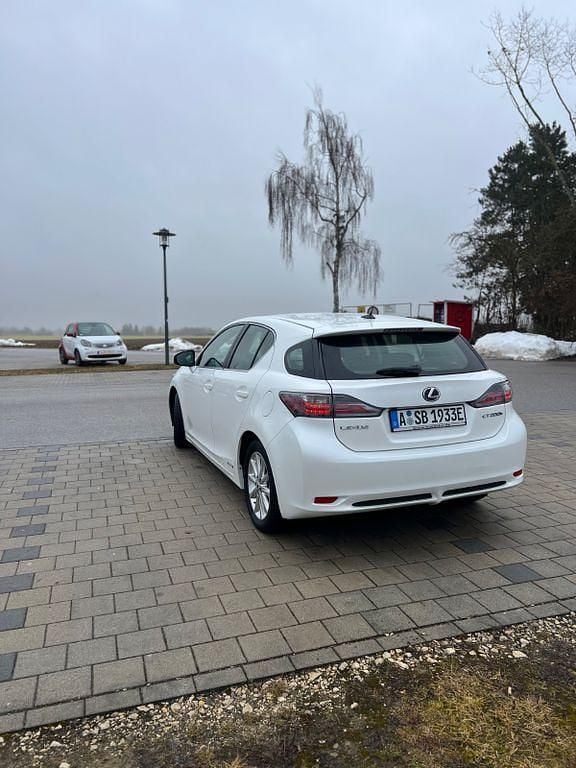 Gebraucht Lexus CT200h Dynamic Line 99 PS (72 kW) 2011 Weiß Limousine