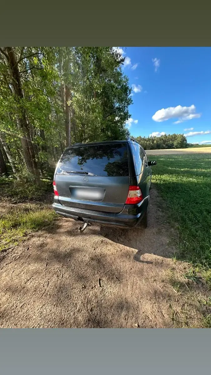 Gebraucht Mercedes ML270 163 PS (119 kW) 2003 Schwarz SUV