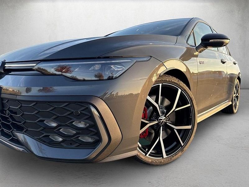 Neu VW Golf VIII GTI 265 PS (194 kW) 2025 Delfingrau metallic Limousine