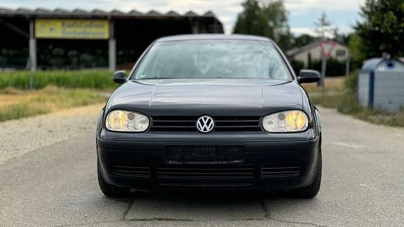 Schwarz Gebraucht 2003 VW Golf IV Pacific Limousine | 2.250 € (Fairer Preis) - Bild 1/4