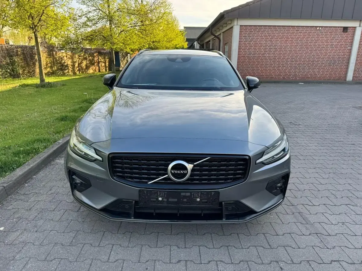 Usata Volvo V60 R-Design 190 CV (139 kW) 2020 Grigio Station wagon