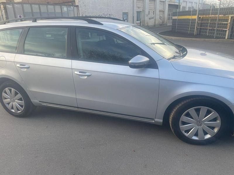 Silber Gebraucht 2014 VW Passat Trendline Kombi | 4.600 € (Fairer Preis) - Bild 1/4
