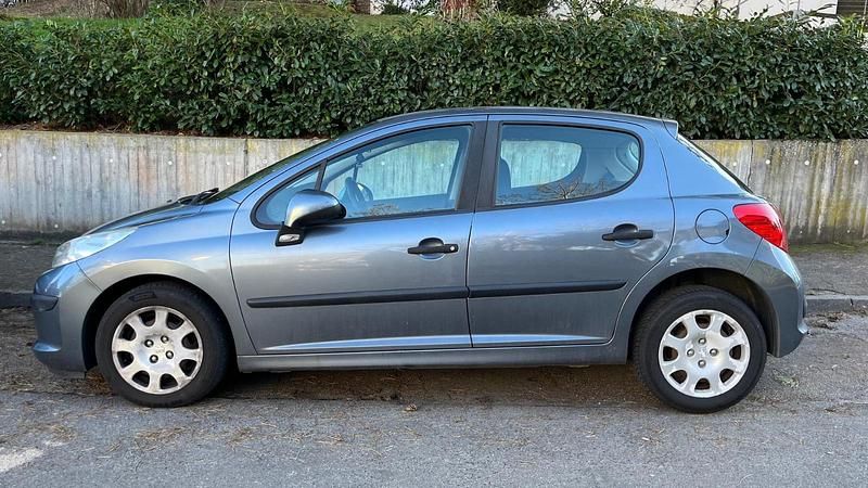 Gebraucht Peugeot 207 73 PS (53 kW) 2010 Grau Kleinwagen