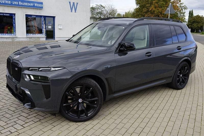 Grau Gebraucht 2022 BMW X7 M Sport SUV | 110.499 € - Bild 1/4